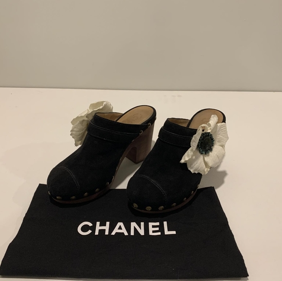 Authentic vintage Chanel Mule Clogs- like new condition - Picture 4 of 11